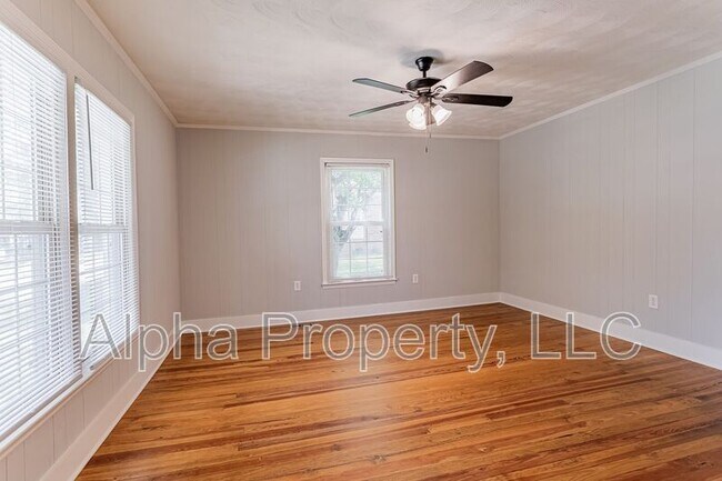 Building Photo - 654 Maywood St