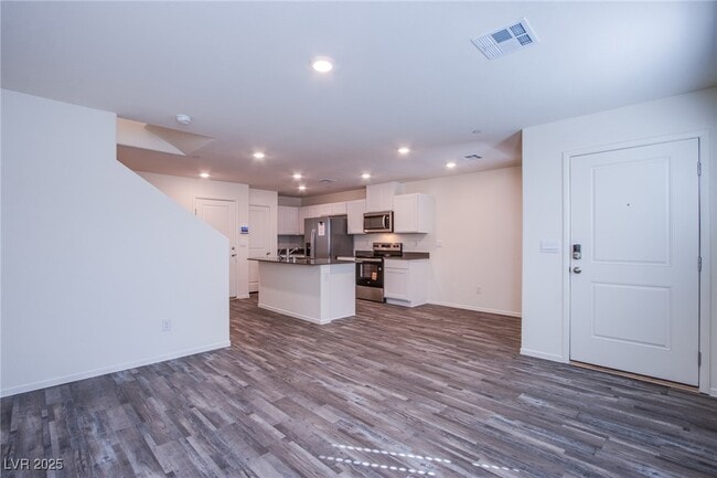 Building Photo - 4949 Fern Mesa Ave