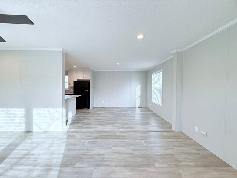 Building Photo - 29805 Jamestown Dr