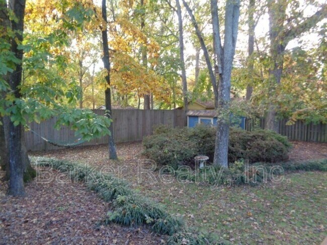 Building Photo - 309 White Oak Dr