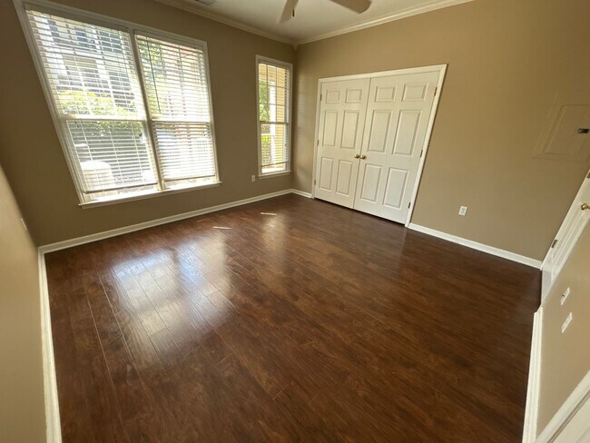Building Photo - 1 Bedroom | 1.5 Bathroom Ground Level Rale...