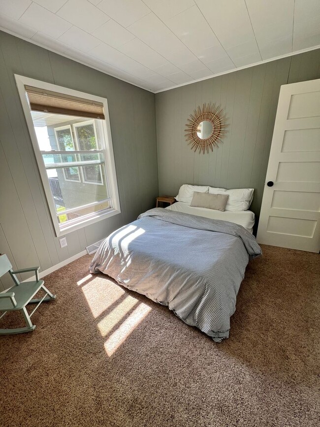 Building Photo - Beautiful Lake Home on Fox Lake