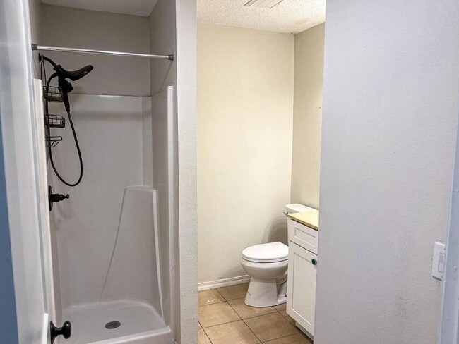 Building Photo - 637 Virginia Oak Ct