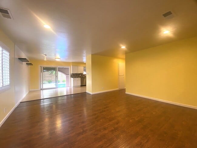 Building Photo - Sunlit 3-Bed Fremont Home in Cabrillo with...
