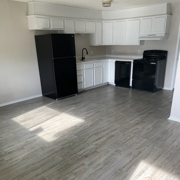 Building Photo - 107 E Kaw Ave