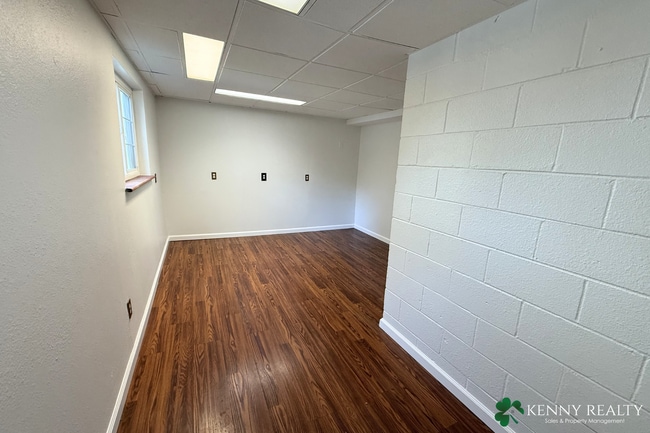 Building Photo - Spacious Remodeled 3 BD/2 BA Home, 2 Bonus Rooms & Large Backyard