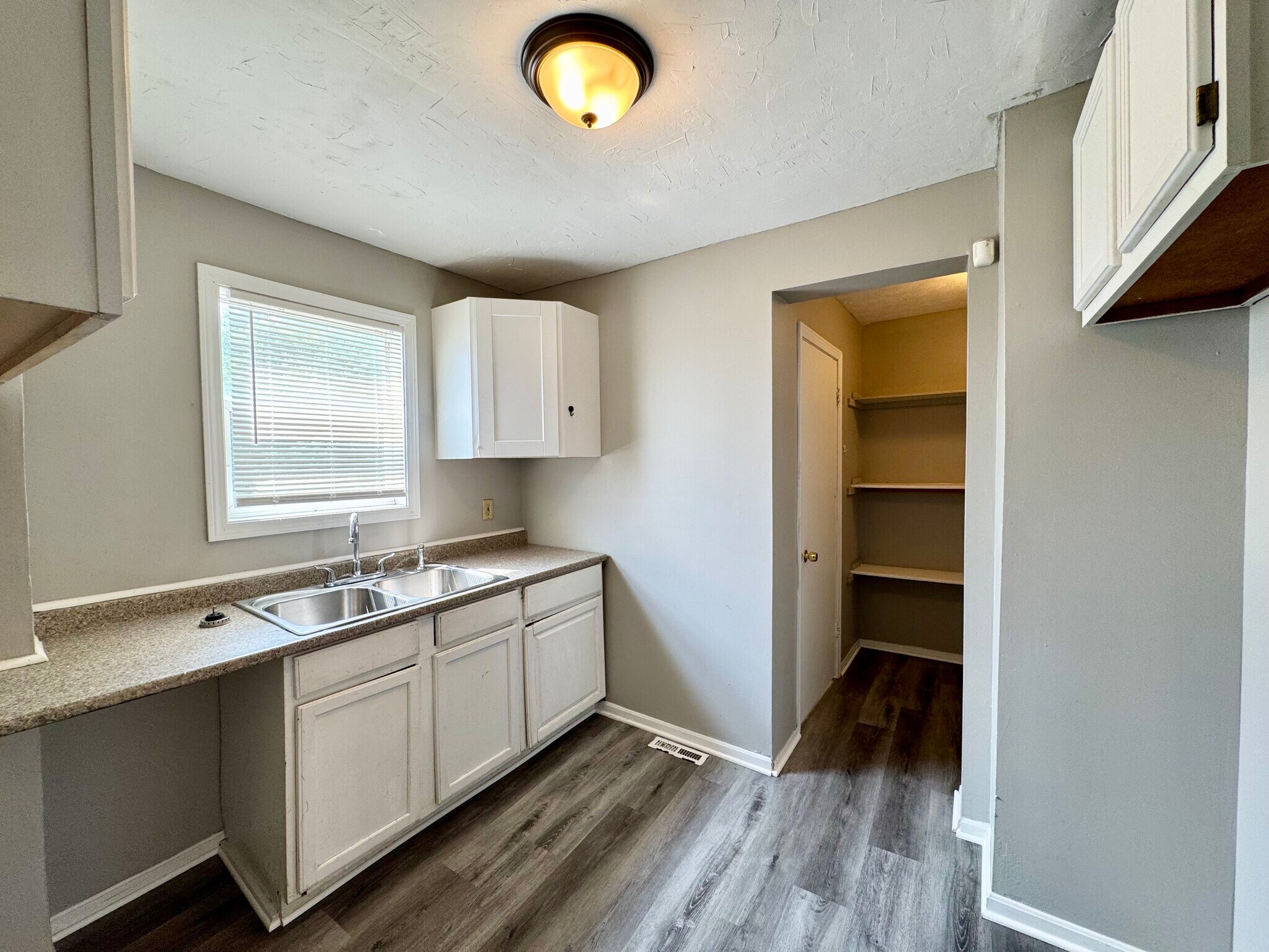Building Photo - 1591 Bauer Blvd