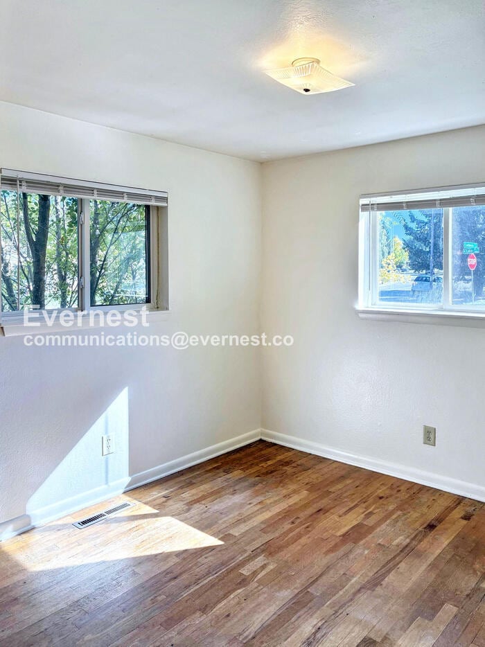 Building Photo - 1307 Castlerock Dr