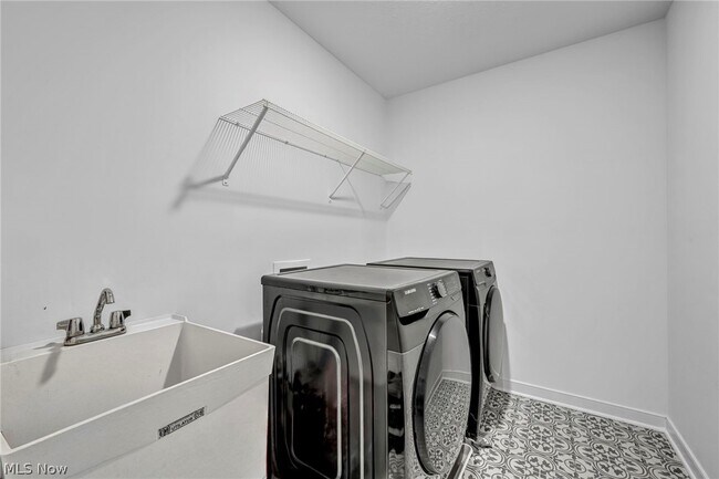 Building Photo - 704 Maple Hollow Ct