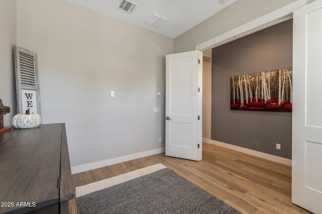 Building Photo - 1336 E Sierra Vis Dr