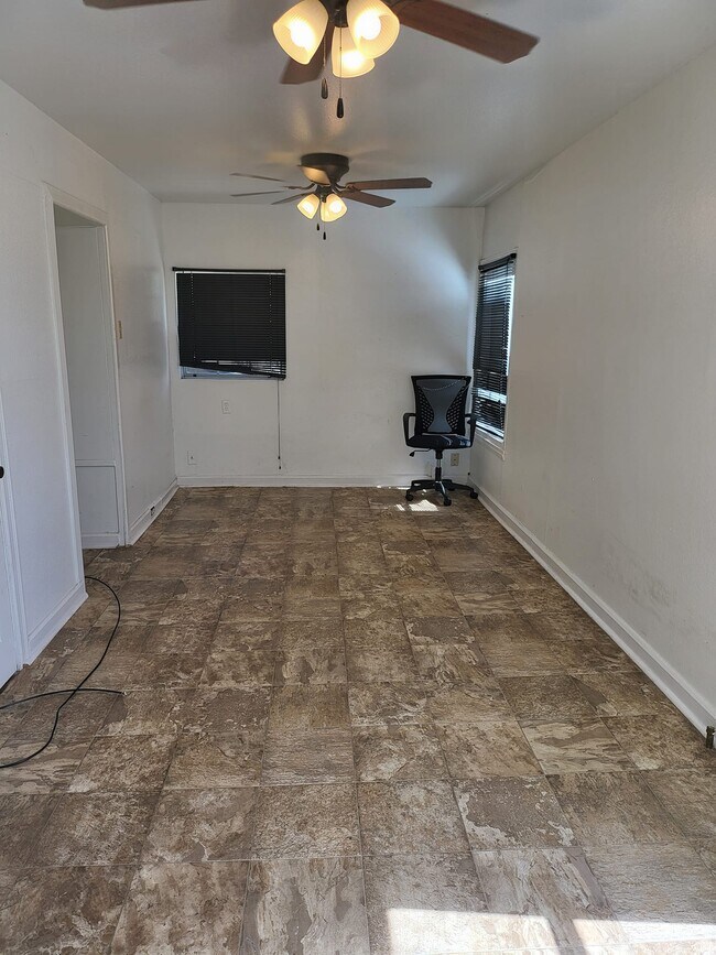 Building Photo - 1008 Runnels St