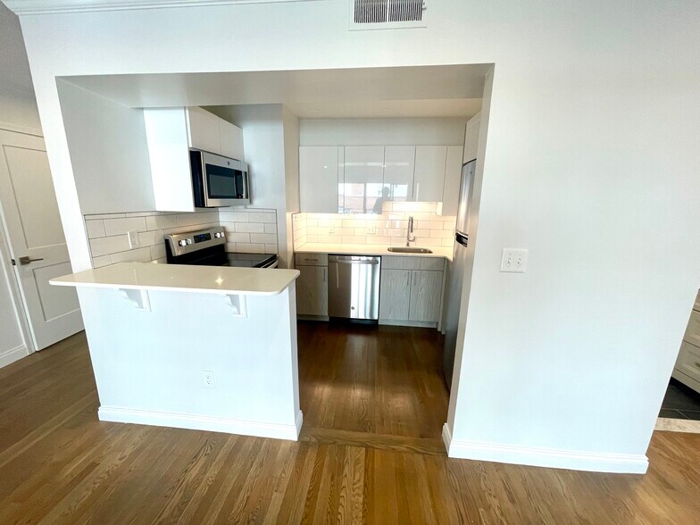 KitchenKitchen - 320 Hammond Pond Pkwy