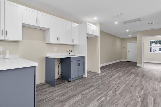 Building Photo - 2451 NW 21st St