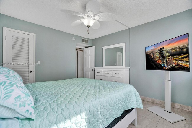 Building Photo - 1400 S Ocean Dr