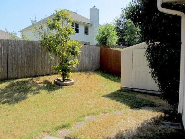Building Photo - 1815 Hickory Ridge Cove