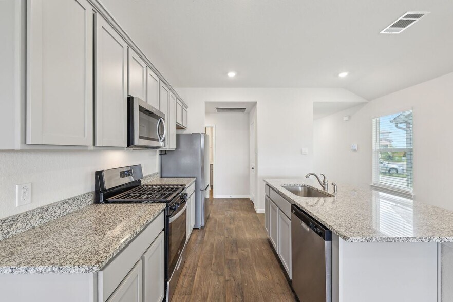 Building Photo - 528 Evergreen Sumac Lp