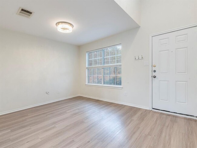 Building Photo - 221 Carriage Way