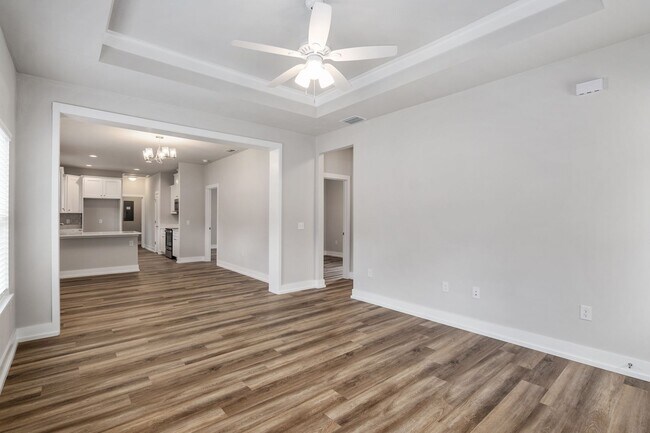 Building Photo - Charming 3-Bed, 2-Bath Home with Fenced Yard – Available 7/13/26!