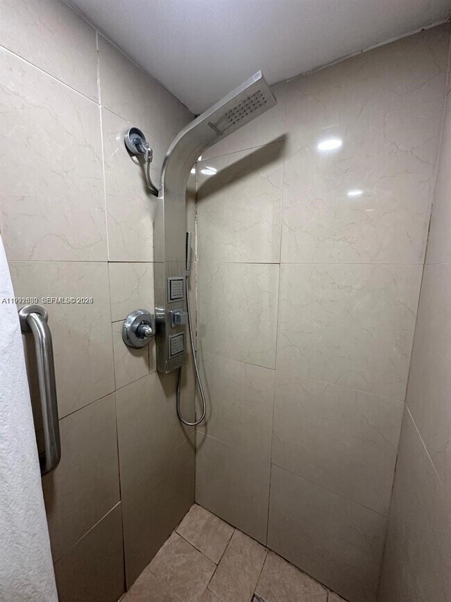 Building Photo - 1572 NE 149th St