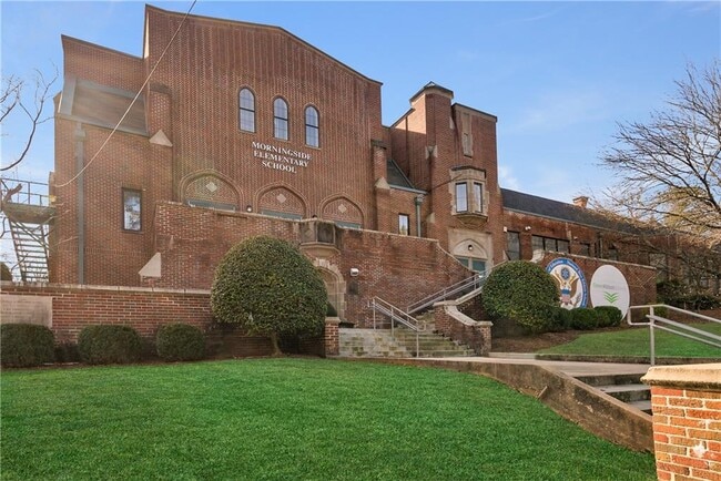 Building Photo - 1812 Wellbourne Dr NE