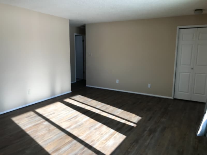 Building Photo - 3852 Hawthorne Rd