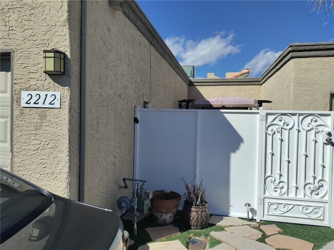Building Photo - 2212 High Dunes Ln