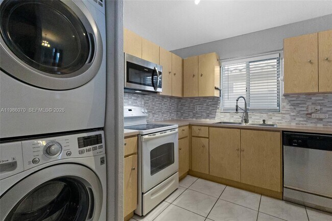 Building Photo - 10168 NW 126th Terrace