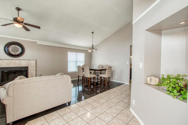 Building Photo - 12561 Paseo Alegre Dr