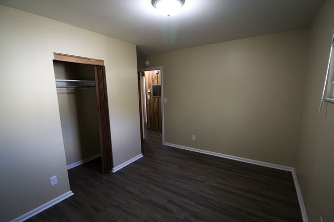 Building Photo - 3 Bedroom House