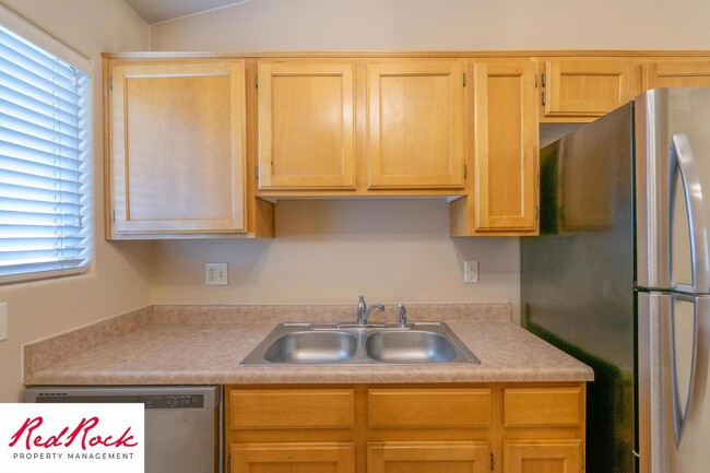 Building Photo - Pet Friendly 2 Bedroom 2 Bathroom Condo.