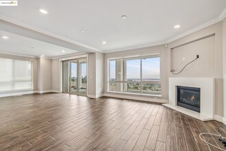 Building Photo - 6733 Skyview Dr