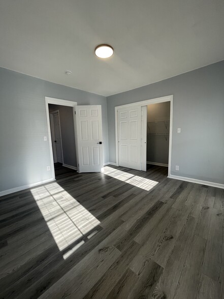Building Photo - 233 Lamont Ave