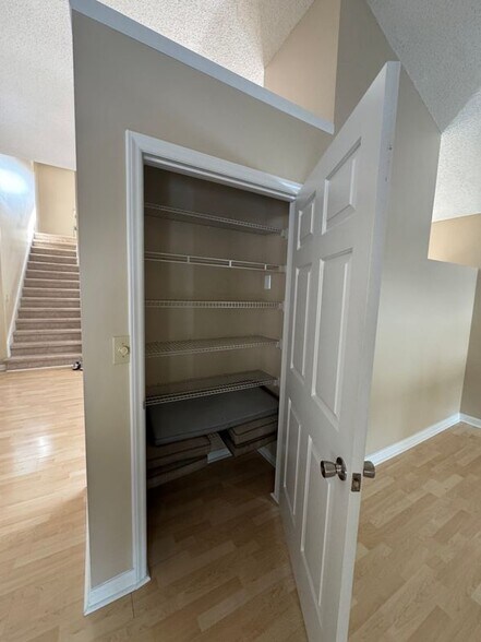 Building Photo - 4 Stonehouse Ct