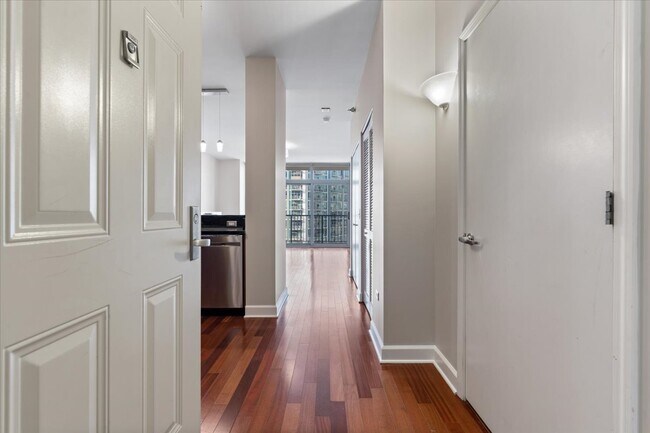 Building Photo - 1600 S Prairie Ave