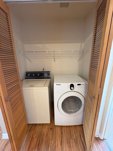 washer/dryer - 321 N Mason St