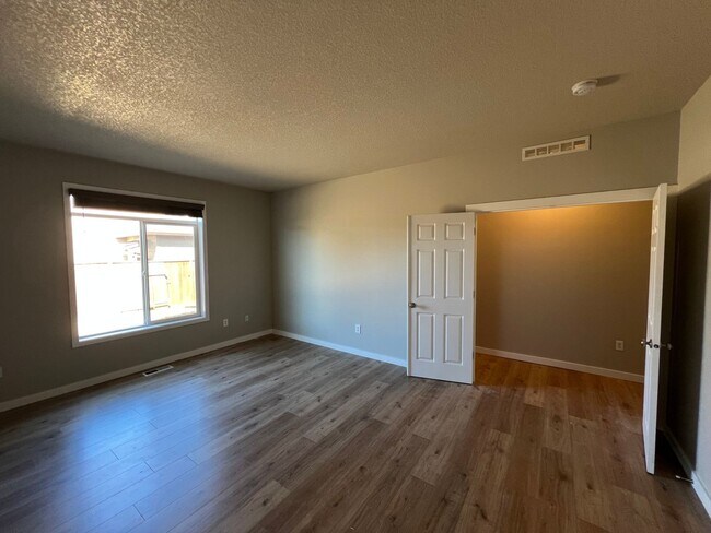 Building Photo - 431 Twin Flower Dr