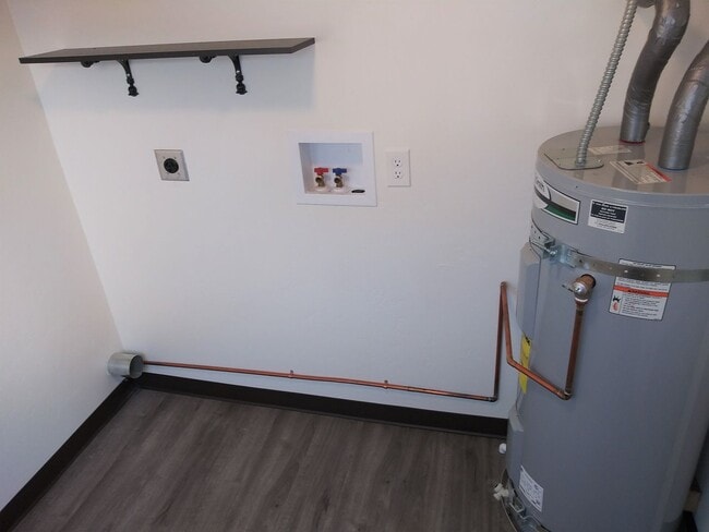 Building Photo - Cottage in W. Redding!