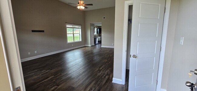 Building Photo - 1001 Whitney Dr