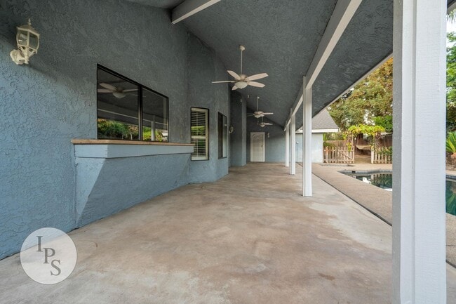 Building Photo - Woodward Park Home, 3BR/2BA, Pool, Spa, Gr...
