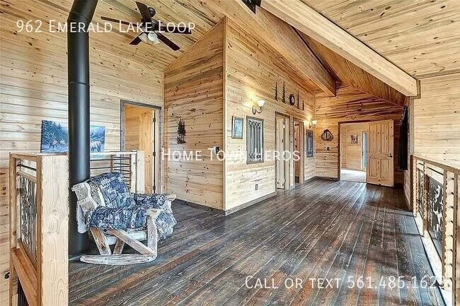 Building Photo - 962 Emerald Lk Lp