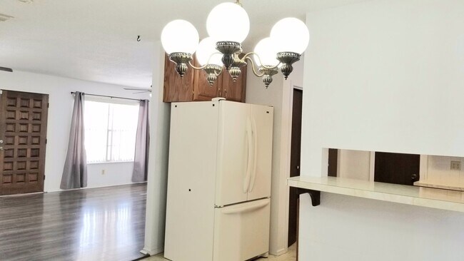 Building Photo - GREAT HOME ON QUIET STREET