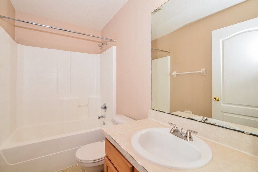 Building Photo - 645 Winding Lake Dr