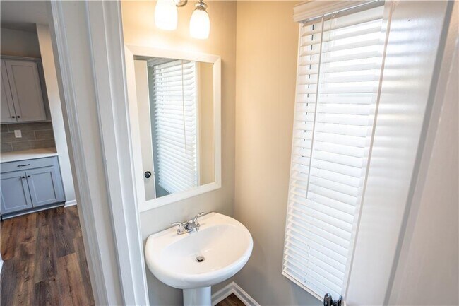 Building Photo - 3657 Princeton Ave