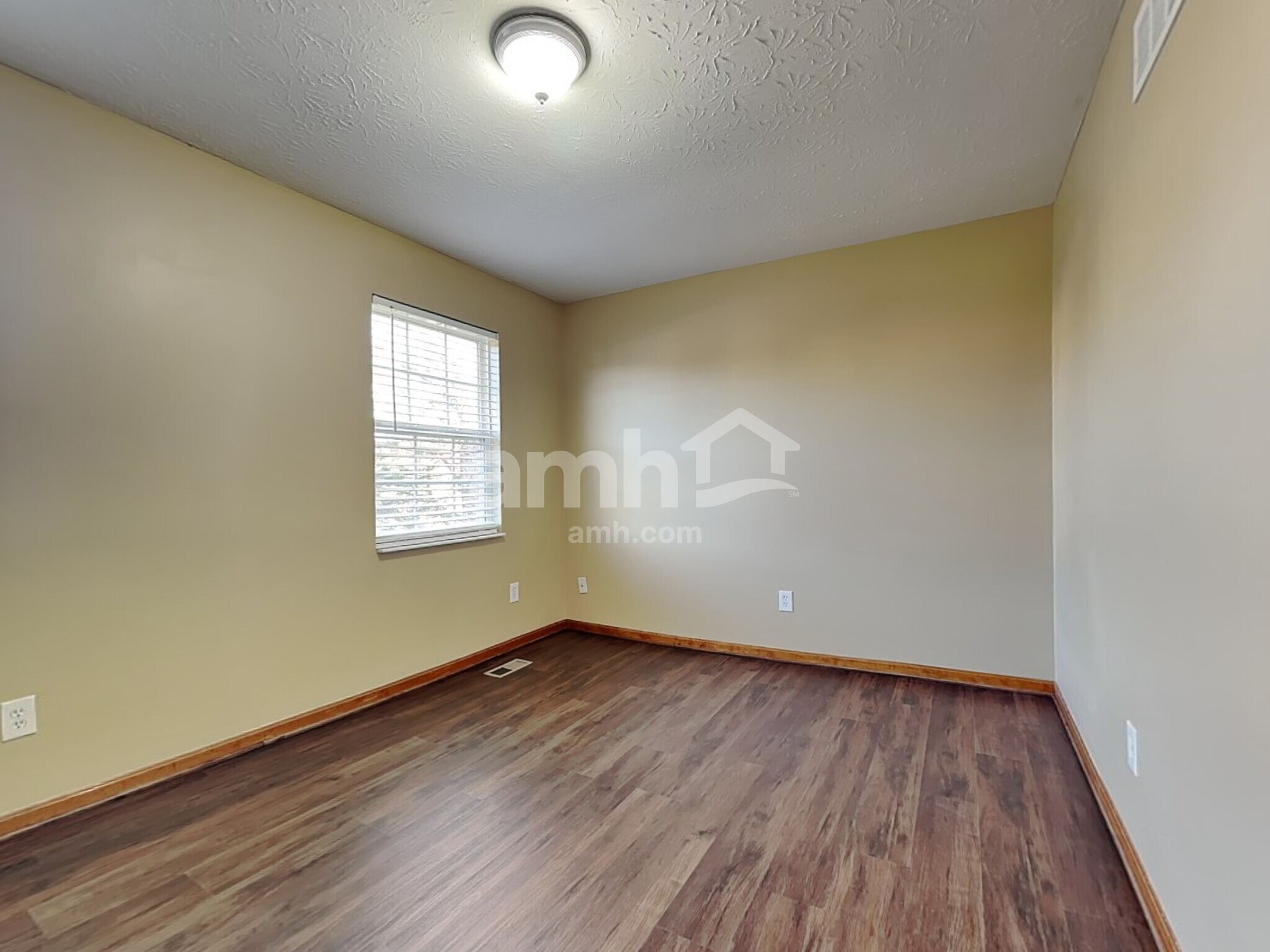 Building Photo - 7036 Maple Crest Ct