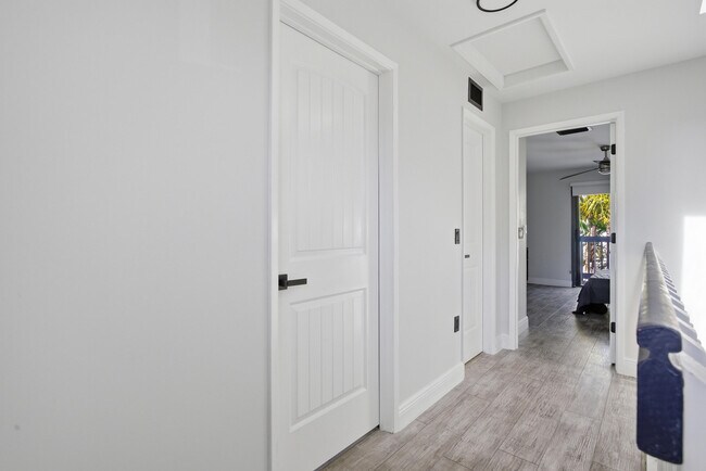 Building Photo - 1512 N 15th Terrace