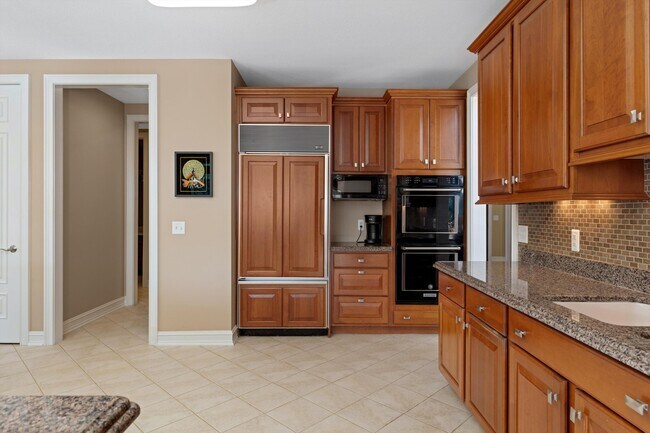 Building Photo - 7040 Royal Villa Ct