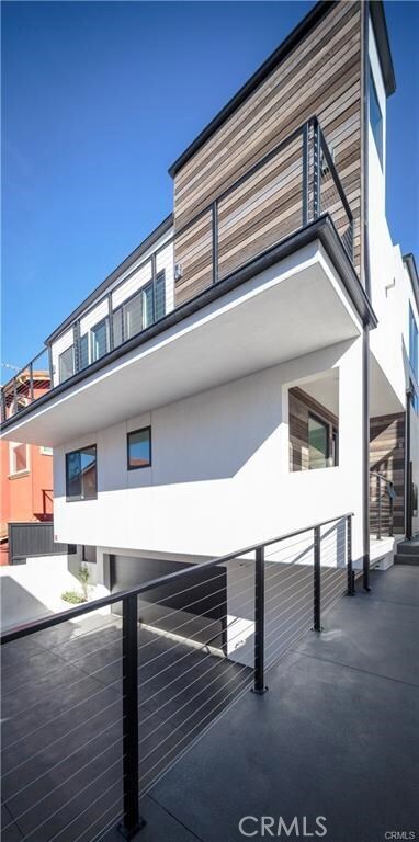 Building Photo - 716 N Juanita Ave