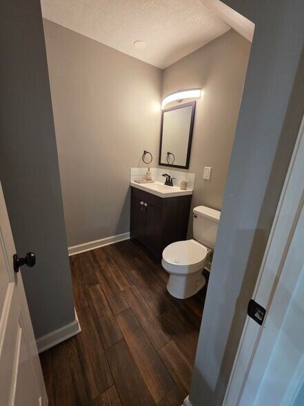 Building Photo - 10826 E Ayers Ave