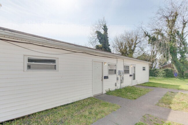 Building Photo - 1443 W 40th St