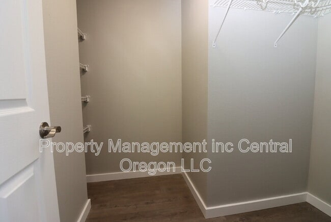 Building Photo - 1472 NE Whisper Ridge Dr